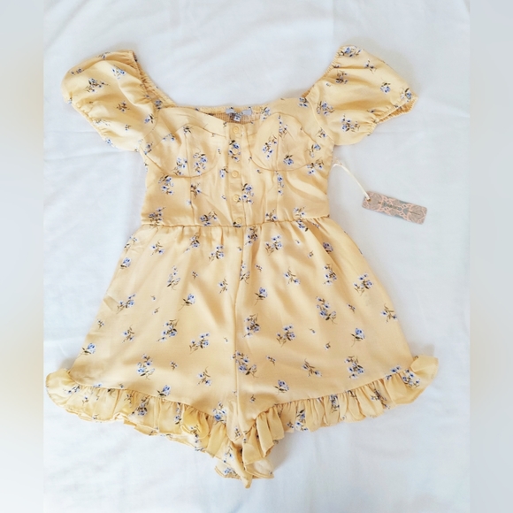 Short Romper by Iris Basic, women size small floral design - Picture 3 of 12